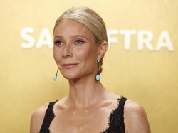 Momen Gwyneth Paltrow Hilang Anting Sebelah di Actor Awards 2026
