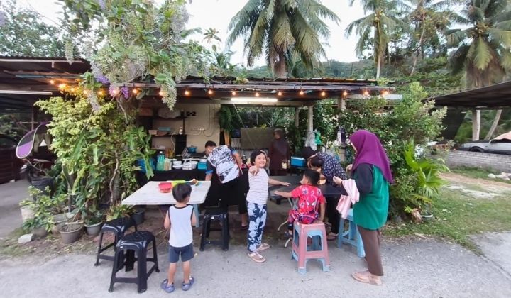 Wanita 60 Tahun Hobi Masak buat Bagi-bagi Buka Puasa.