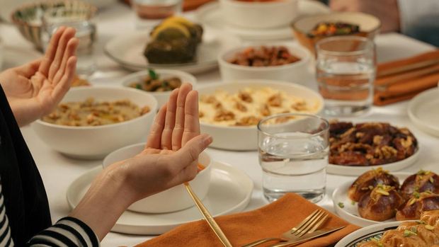 Ilustrasi buka bersama. Ilustrasi buka bersama.