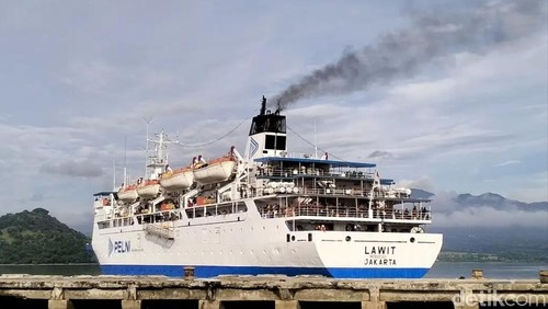 Ilustrasi - KM Pelni meninggalkan Pelabuhan Bima, NTB, belum lama ini. (Foto: Rafiin/detikBali)