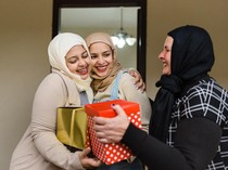 Istri dan Ibu Sama-sama Membutuhkan, Siapa yang Harus Didahulukan?