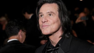 Viral Teori 'Kloning' Jim Carey Setelah Tampil Tak Dikenali