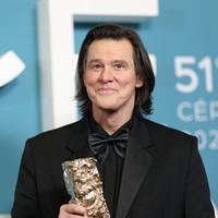 Wajah Nyaris Tak Dikenali, Jim Carrey Diduga Jalani 5 Prosedur Kosmetik Ini