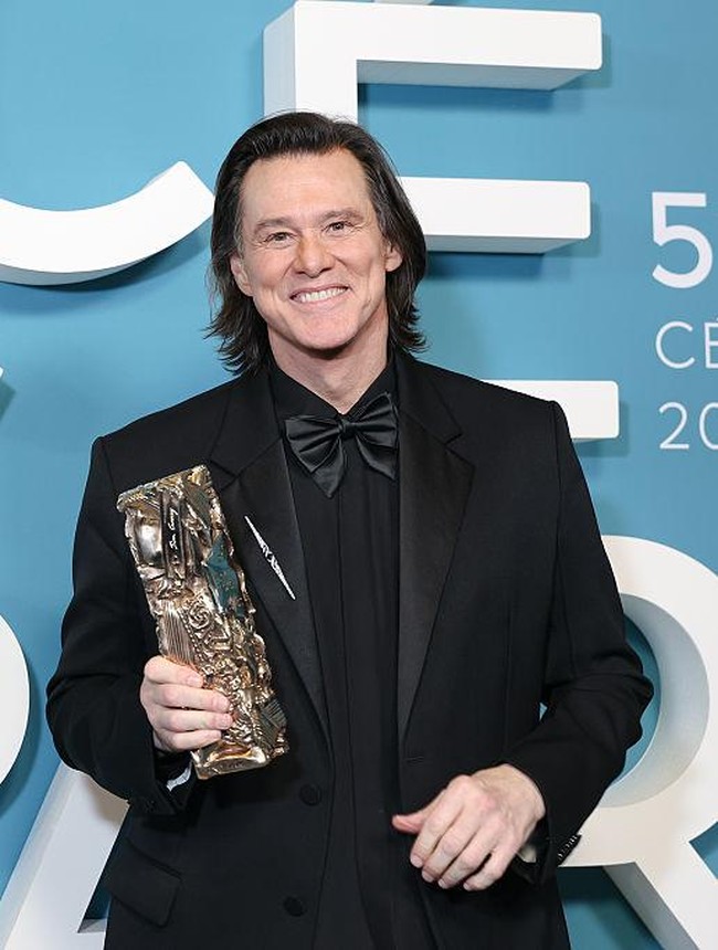 Perubahan Wajah Jim Carrey yang Mengejutkan, Isu Oplas Hingga Tuduhan Kloning