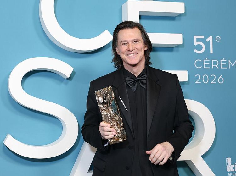 Perubahan Wajah Jim Carrey yang Mengejutkan, Isu Oplas Hingga Tuduhan Kloning