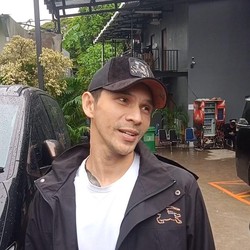 Senyum Jonathan Frizzy Usai Lepas dari Kasus Hukum