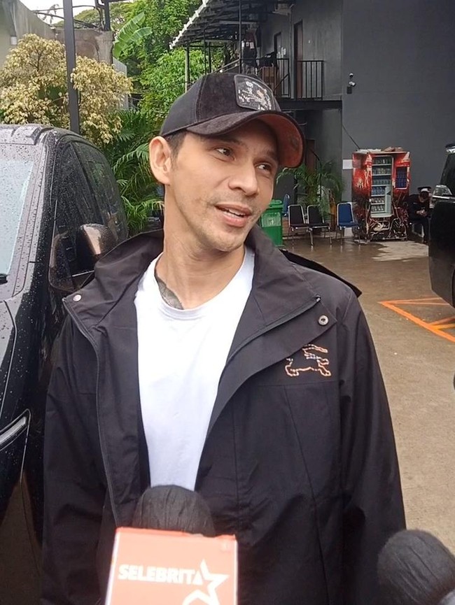 Senyum Jonathan Frizzy Usai Lepas dari Kasus Hukum