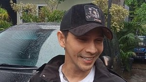 Pengalaman yang buruk kemarin itu memang atas ketidaktahuan gitu. Jadi bukan karena aku sengaja, bukan karena aku tahu, bukan karena memang aku berbuat jahat. Memang memang ya salah langkah, salah teman dan dijebak, kata Jonathan Frizzy saat ditemui di Studio Trans7, Warung Buncit, Jakarta Selatan, kemarin. Foto: Ahsan/detikHOT
