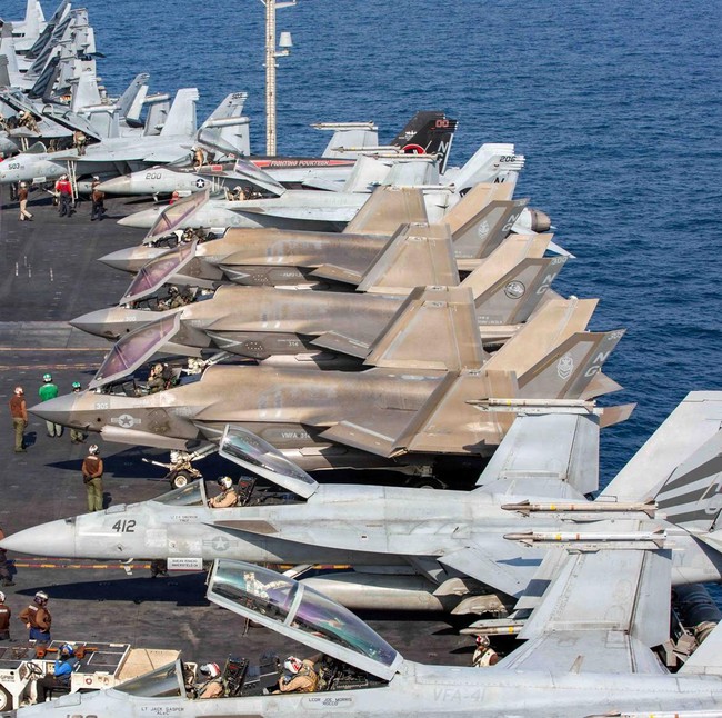 Kapal Induk AS Luncurkan Jet tempur untuk Serang Iran