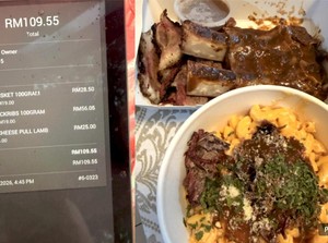 Nyesel! Wanita Ini Kaget Ditagih Hampir Rp 470 Ribu di Bazar Ramadan