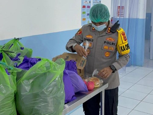 Kapolres Gianyar AKBP Chandra C. Kesuma mengecek dapur SPPG Tampaksiring
