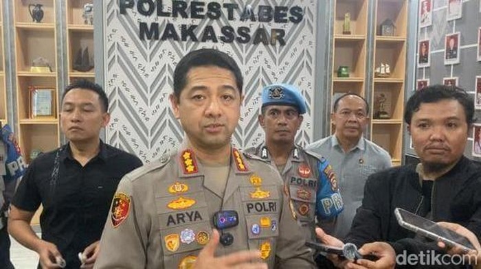 Kapolrestabes Makassar Kombes Arya Perdana menjelaskan kronologi remaja bernama Bertrand Eka Prasetyo Radiman,  terkena tembakan dari pistol polisi yang tidak sengaja meletus. Reinhard/detiksulsel