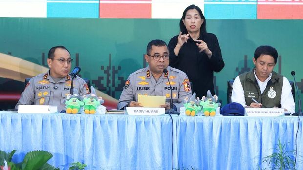 Konferensi Pers di Polda Riau terkait pengungkapan pembunuhan gajah di Kecamatan Ukui, Kabupaten Pelalawan, Selasa (3/2/2026).