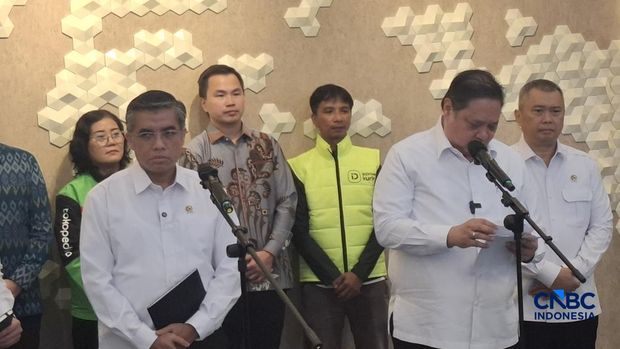 Konferensi Pers Pemberian THR-BHR dan Perkembangan Stimulus Ekonomi Jelang Lebaran 2026, Selasa (3/3/2026). (CNBC Indonesia/Chandra)