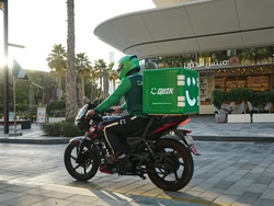 Drone Iran Menghujam Teluk, Kurir Ojol Tetap Kirim Orderan