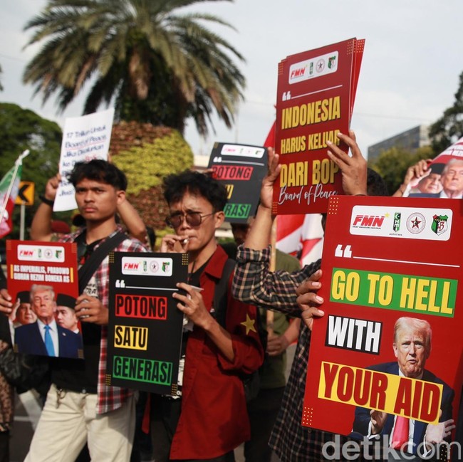Mahasiswa Geruduk Kedubes AS, Desak Indonesia Keluar dari Board of Peace