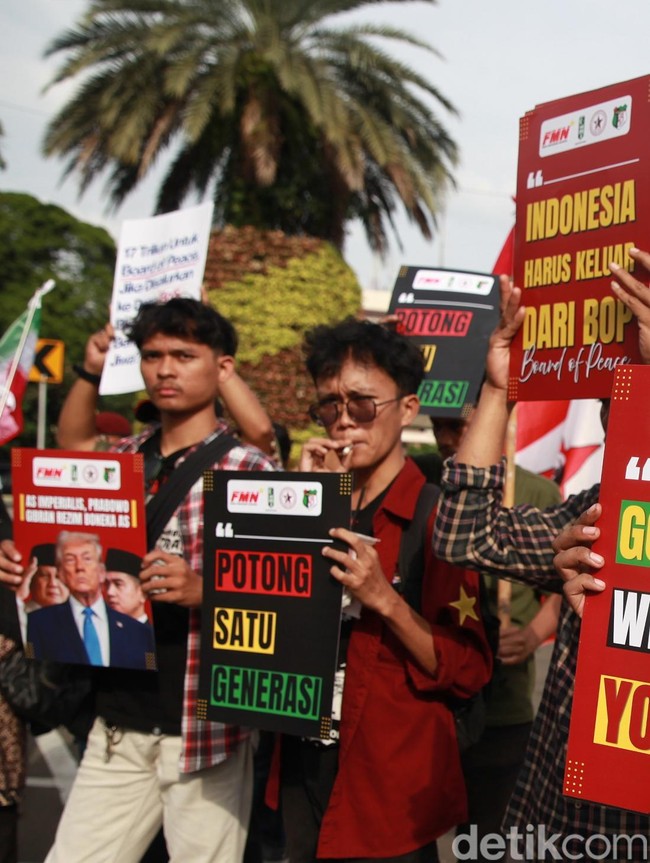 Mahasiswa Geruduk Kedubes AS, Desak Indonesia Keluar dari Board of Peace