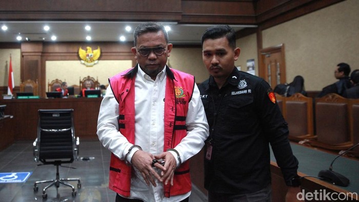 Mantan Head of Social Security and License Wilmar Group, M Syafei divonis 6 tahun penjara oleh majelis hakim di Pengadilan Tipikor Jakarta Pusat, Selasa (3/3/2026). Hakim menyatakan Syafei bersalah dalam kasus suap vonis lepas perkara minyak goreng (migor). Vonis tersebut jauh lebih rendah dari tuntutan jaksa yakni 15 tahun penjara