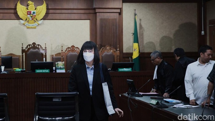 Advokat Marcella Santoso resmi divonis 14 tahun penjara oleh Majelis Hakim Pengadilan Tipikor pada Selasa (3/3/2026) setelah dinyatakan bersalah menyuap majelis hakim yang mengadili perkara korporasi besar serta melakukan pencucian uang dari hasil kejahatan tersebut.