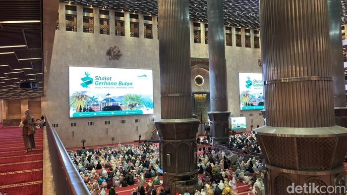 Masjid Istiqlal menggelar salat gerhana bulan, Selasa (3/3/2026), setelah salat Isya, sebelum Tarawih.