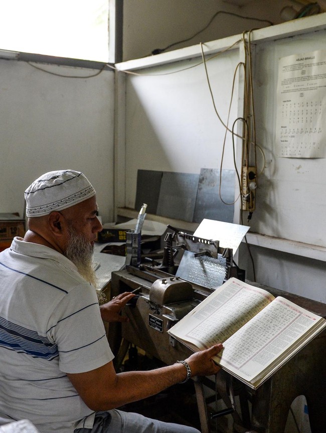 Mengintip Produksi Al-Quran Braille di Bandung