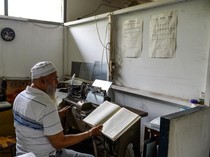 Mengintip Produksi Al-Quran Braille di Bandung
