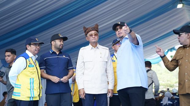 Menteri PU Dody Hanggodo bersama Wakil Ketua Komisi VI DPR Andre Rosiade groundbreaking pembangunan Sabo Dam Gunung Marapi di Kabupaten Tanah Datar, (dok Istimewa)