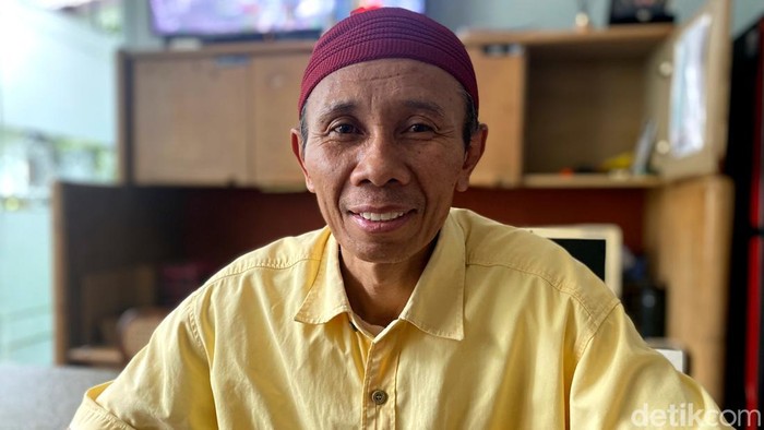 Mumuh Muhtar (56), marbut di masjid Al-Lathiif