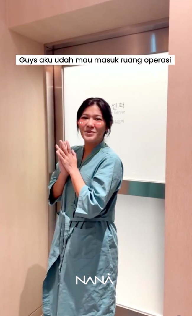 Naysilla Mirdad jalani operasi plastik di Korea. Potretnya saat menjalani operasi dibagikan oleh akun klinik kecantikannya, NANA Plastic Surgery Hospital Korea. Foto: Instagram/@nanahospital.id
