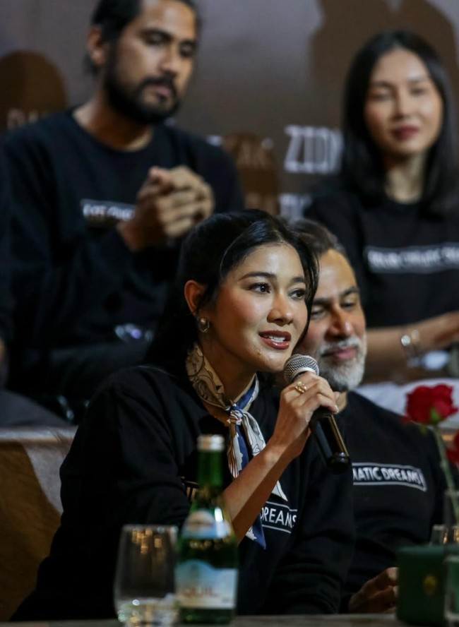 Di salah satu unggahan terbaru Naysilla terlihat wanita 37 tahun itu tampil makin fresh dengan wajah tirus dan kulit yang kencang. Foto: Instagram/@naymirdad