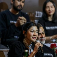 Di salah satu unggahan terbaru Naysilla terlihat wanita 37 tahun itu tampil makin fresh dengan wajah tirus dan kulit yang kencang. Foto: Instagram/@naymirdad