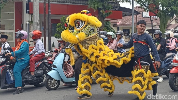 Parade barongsai di Kota Blitar
