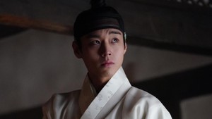 The Kings Warden menggeser pendapatan Extreme Job (2019) yang sebelumnya meraup 139,6 miliar won di posisi #1, dan The Admiral: Roaring Currents dengan pendapatan 135,7 miliar won di posisi #2. (Foto: dok. Showbox)