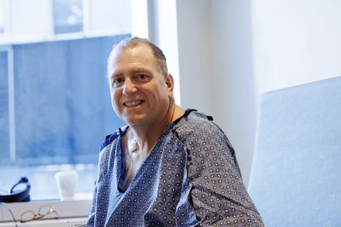Tim Andrews menceritakan pengalamannya yang sempat menerima donor ginjal babi, sampai akhirnya mendapatkannya dari manusia.