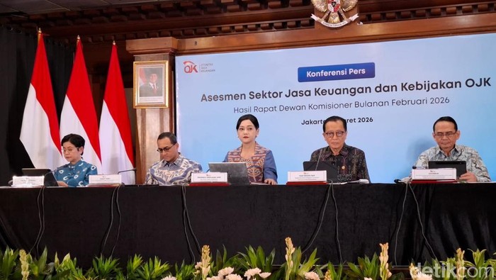 Pejabat Sementara Ketua dan Wakil Dewan Komisioner (DK) OJK Friderica Widyasari Dewi