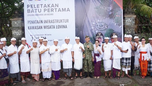 Peletakan batu pertama penataan kawasan Lovina di Pantai Tasik Madu Lovina, Selasa (3/3/2026). (Foto: Dok. Pemkab Buleleng)
