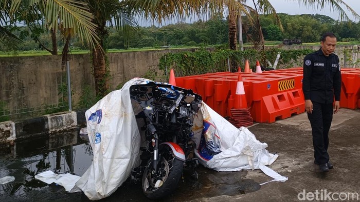 Bos rokok HS sekaligus founder Surya Group, H Muhammad Suryo terlibat kecelakaan saat turing menggunakan motor gede (moge), Minggu (1/3) sore. 