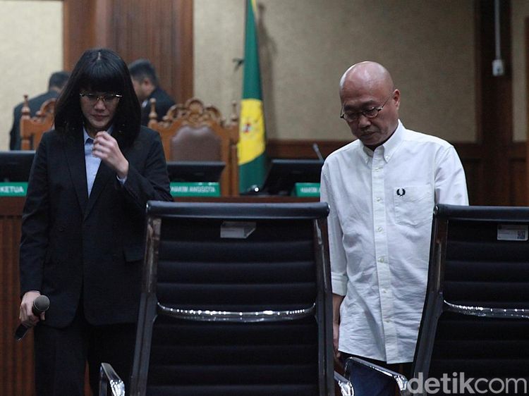 Pengacara Suap Hakim Kasus Minyak Goreng Divonis 14 & 16 Tahun Penjara