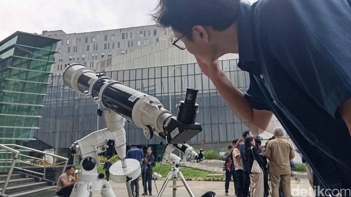 Pengamatan gerhana Bulan total di Planetarium Jakarta