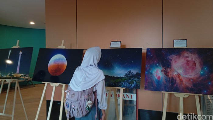 Pengamatan gerhana Bulan total di Planetarium Jakarta