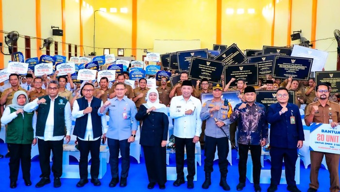 Peresmian program revitalisasi sekolah se-Madura, Mama Mau Naik Kelas.