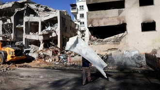 Rudal Iran Bombardir Jantung Tel Aviv, Ledakan di Mana-mana