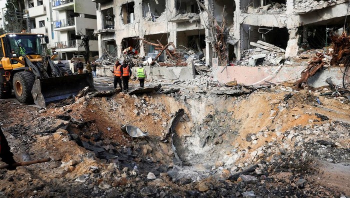 Emergency personnel stand at the site of an Iranian missile strike on a residential building, after Iran launched missile barrages following attacks by the U.S. and Israel on Saturday, in Tel Aviv, Israel March 1, 2026. REUTERS/Ronen Zvulun