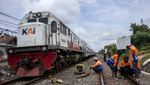 Persiapan Mudik, Rel Kereta di Cimahi Dirawat Intensif