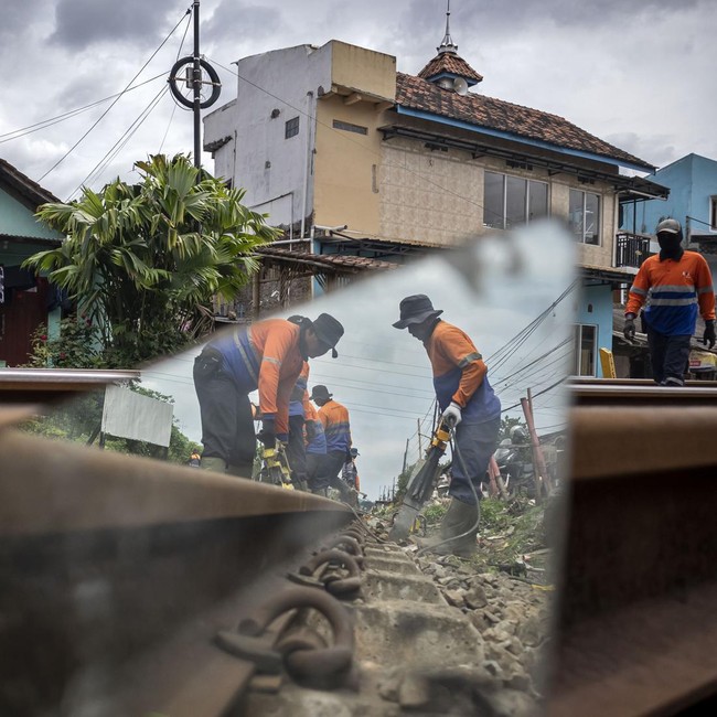Persiapan Mudik, Rel Kereta di Cimahi Dirawat Intensif