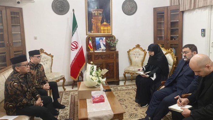 Perwakilan PDIP mengirimkan surat duka dari Megawati ke Pemerintah Iran atas wafatnya Khamenei (dok istimewa)