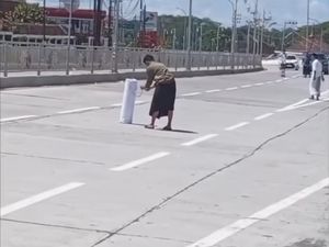 Viral Video Warga Nyalakan Petasan di Flyover Canguk, Begini Kata Polisi