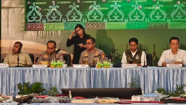 Polda Riau menggelar konferensi pers kasus pembunuhan gajah di Pelalawan, Riau, Selasa (3/3/2026).