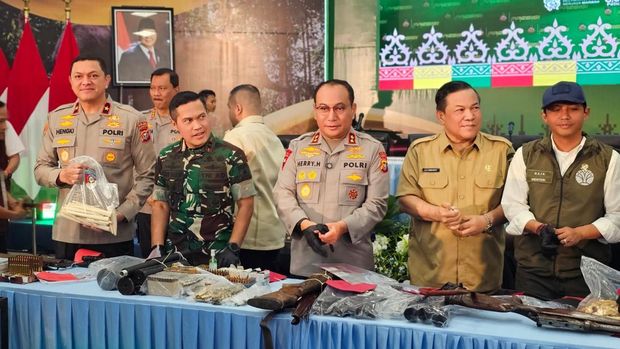 Polda Riau menggelar konferensi pers pengungkapan kasus pembunuhan gajah Sumatera di Kecamatan Ukui, Kabupaten Pelalawan, Selasa (3/3/2026).