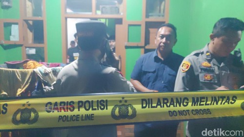 Polisi olah TKP penemuan mayat bocah SD bersimbah darah di Cipatat